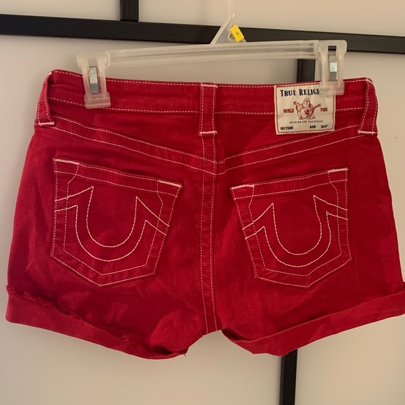 True Religion Jennie Curvy Mid Rise  Red Denim Women Shorts Size 27 - Picture 2 of 11